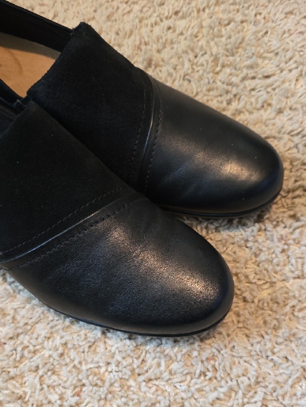 Clark's Collection Classic Black Slip-On Heel Loafers Size 11 - Picture 3 of 8
